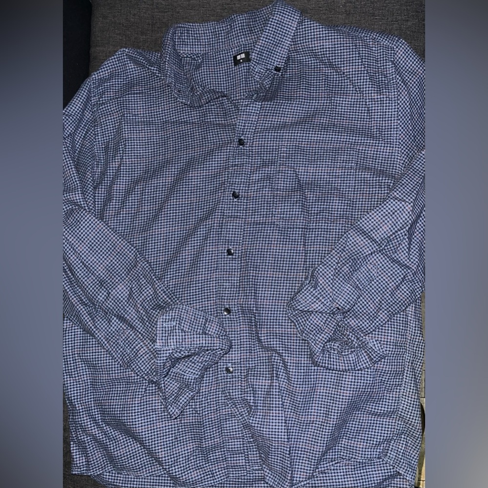 Uniqlo long sleeve button down shirt